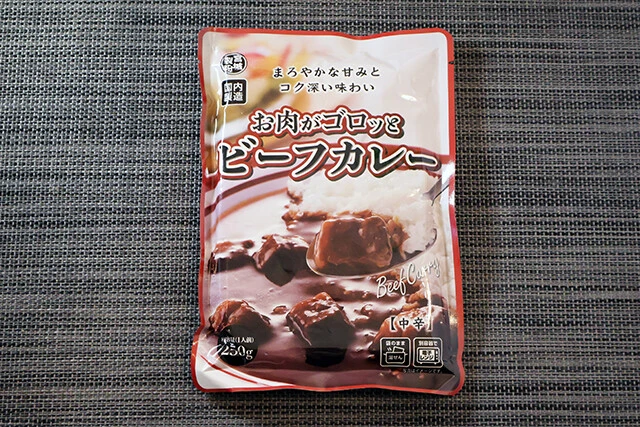 お肉がゴロッとビーフカレー（5P）　価格／約86円　辛さ／中辛　内容量／250g　オススメ度★★★☆☆　フルーツやタマネギなどの素材のうまみを生かした濃厚カレー。具材は牛肉のみ。名前の割に牛肉のサイズは小ぶりだが量は割と多め