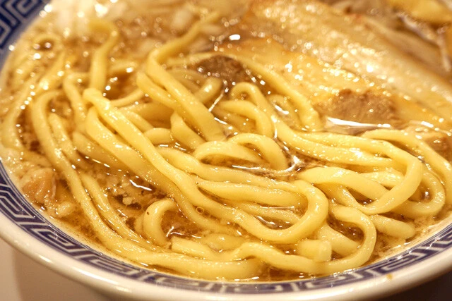 かなりの太麺