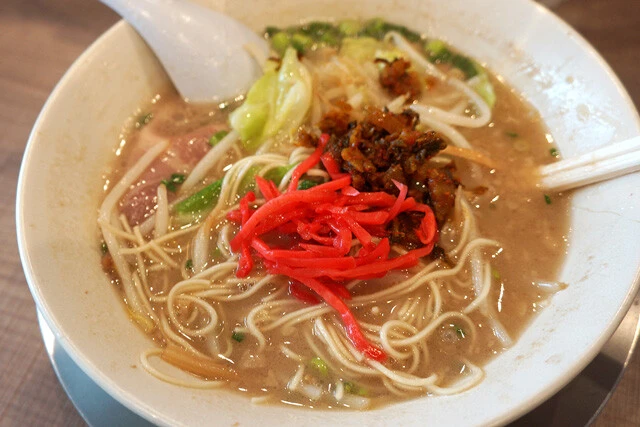 シメはとんこつラーメンらしく