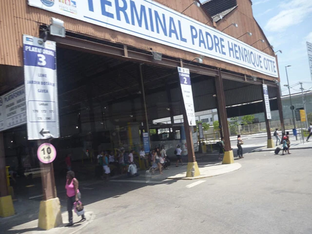 リオのバスターミナル（バスターミナル周辺は危険なので注意！）