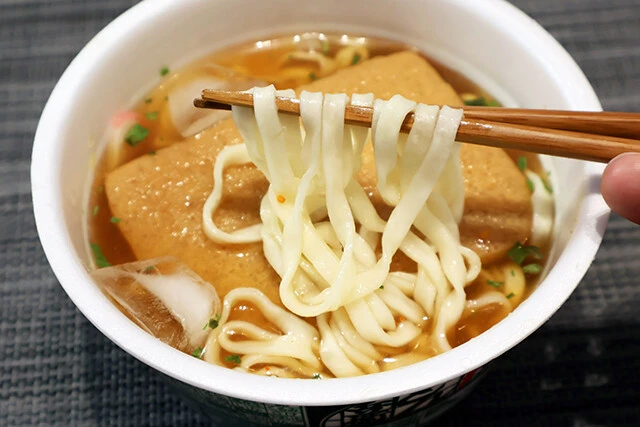 ①冷やしどん兵衛きつねうどん 王道にして至高。コシの増した麺と冷たいつゆ&お揚げは最強!