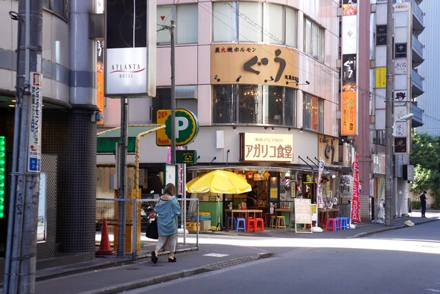 あの店、なんだか気になるぞ