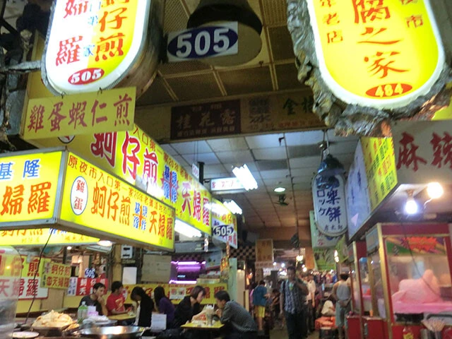 ローカルフードを楽しめる台湾・台北の夜市