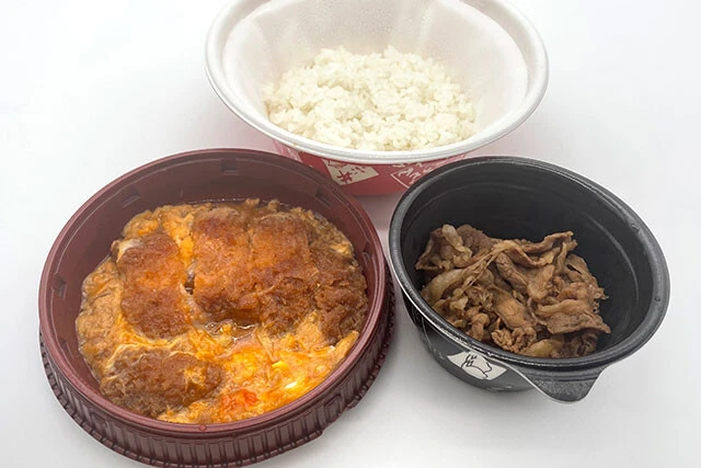なか卯「牛あいがけカツ丼」830円