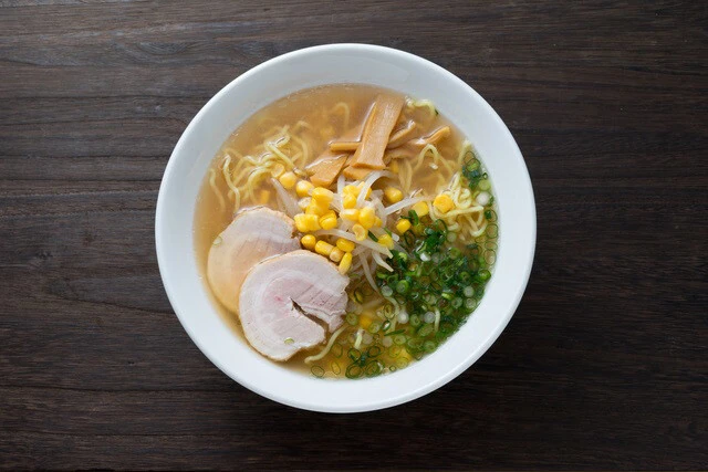 ラーメンのスープまで飲み干すと10gもの塩分を摂取することになる。スープは残すこと！