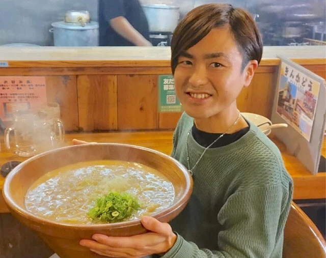 今年5月に放送された『最強大食い王決定戦2023』（テレビ東京系）で完全優勝。YouTubeチャンネルの登録者数は5万人超え