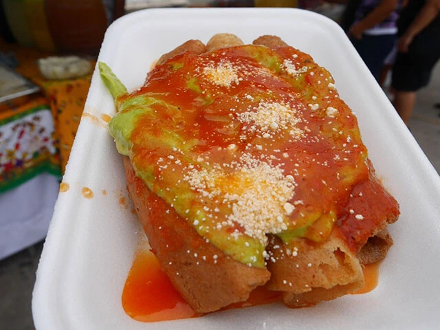 グアテマラのタコスはメキシコと全然違うスタイル！