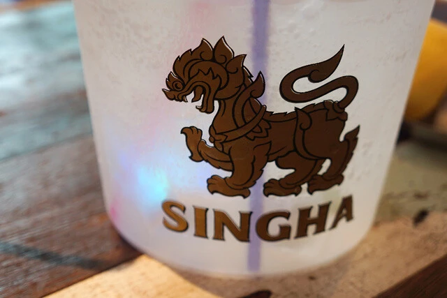 なんかピカピカ光ってるし