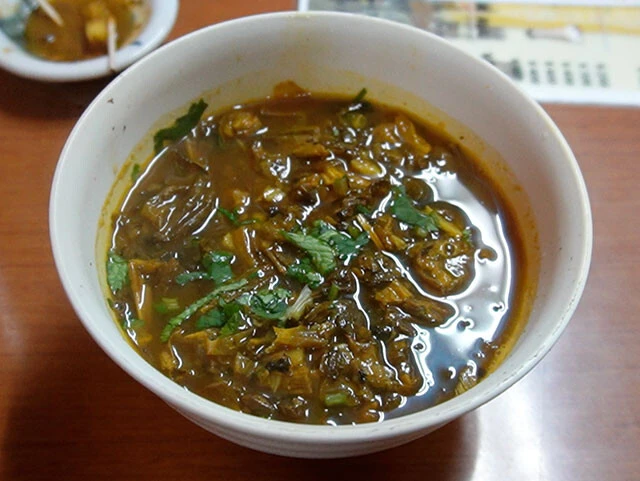 「グンドゥルック」のスープ。なかなか滋養がありそうな見た目です