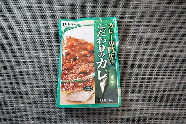 カレー専門店のこだわりのカレー　価格／84円　辛さ／甘口・中辛　内容量／210g　オススメ度★★★★☆　きのこや野菜をじっくり煮込んであることが伝わってくるマイルドなカレー。大きめサイズの具材がたっぷり入っていてうれしい。甘口もあるのでお子さまに食べさせるならコレ！