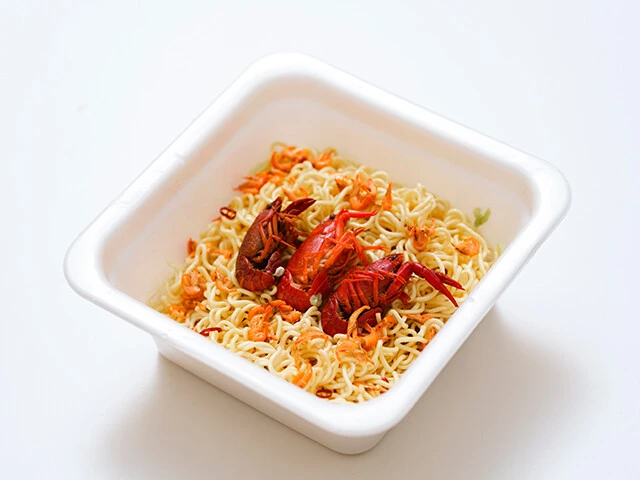 カワエビとアメリカザリガニの塩ごつ盛りペペロンチーノ