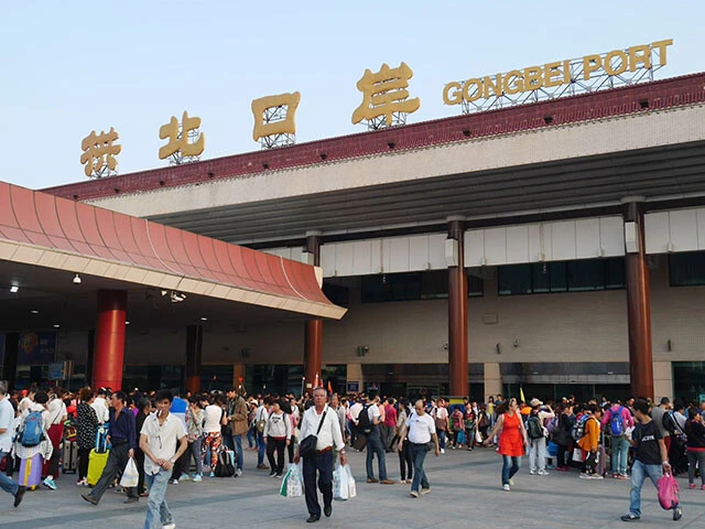 中国側の国境「拱北口岸」