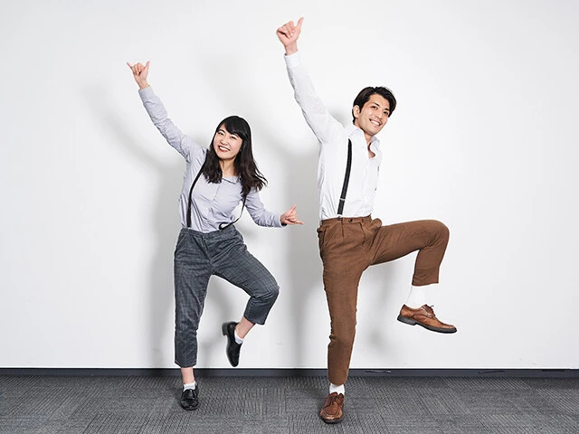 ⑦右手と左足を勢いよく上げよう。この動きは大きければ大きいほどいいぞ！