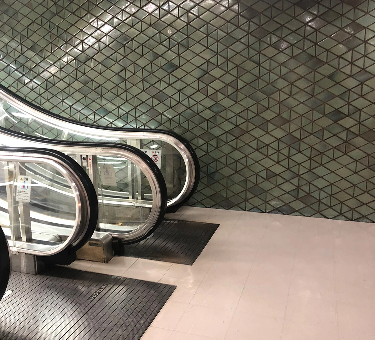 市川紗椰が気になっている"とびっきり人に優しい"エスカレーターの謎