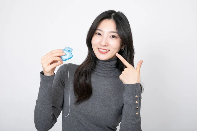 デンタルフロスはロールタイプが持ち運びやすいですよ