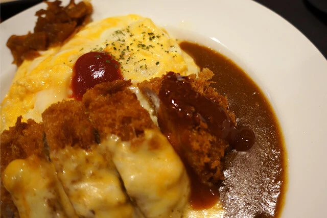 華やかな味わいのオリジナルソースがより好みです