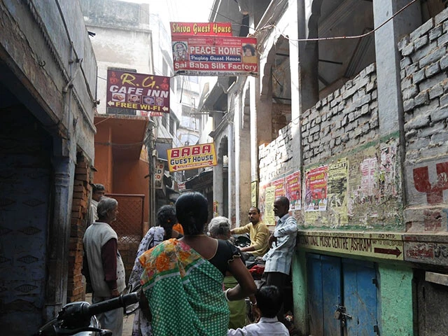 看板を頼りに宿探し