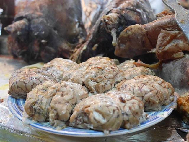 アップで見るとちょっとグロテスクな羊の脳みそ