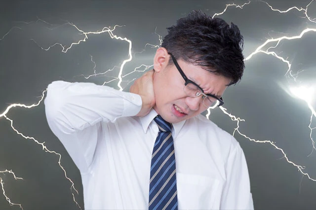 「ぎっくり首」は季節の変わり目に頻発！　その対処法と予防策をプロが伝授！！