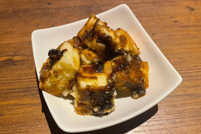 チーズ蒸しパンにごはんですよ!を混ぜたアレンジ。一見するとチョコレートソースのように見える......