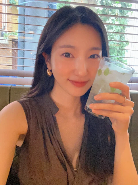 目がしっかり開いていると、若々しく元気な印象に♡