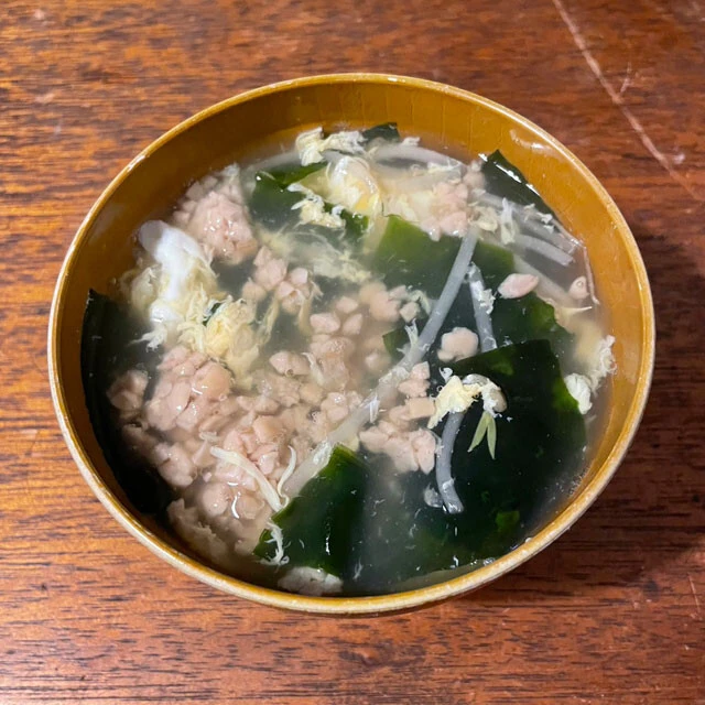 ひき肉に見えるのは、ひきわり納豆。中華スープに入れるだけでOK