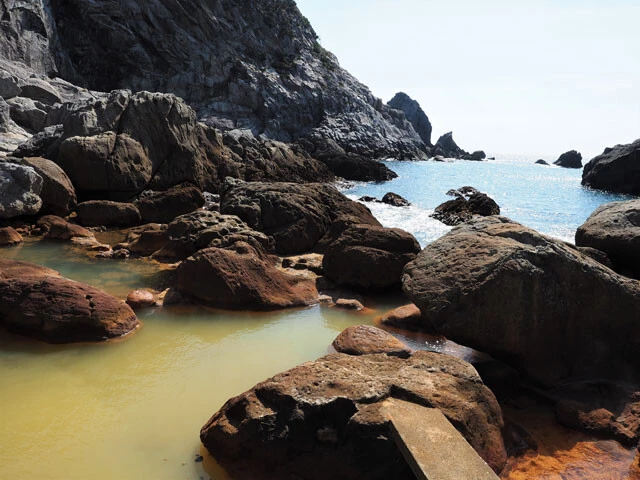 式根島・地鉈温泉ほか(東京都)