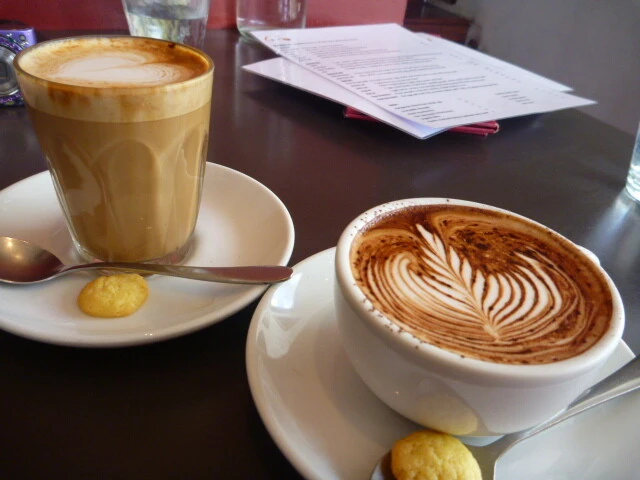 カフェラテの進化系？　オーストラリアの定番「フラットホワイト」とは？『旅人マリーシャの世界一周紀行』第350回