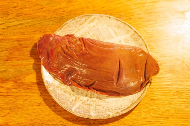 朝締めしたレバーは鮮度が高く、肉質もプリプリ