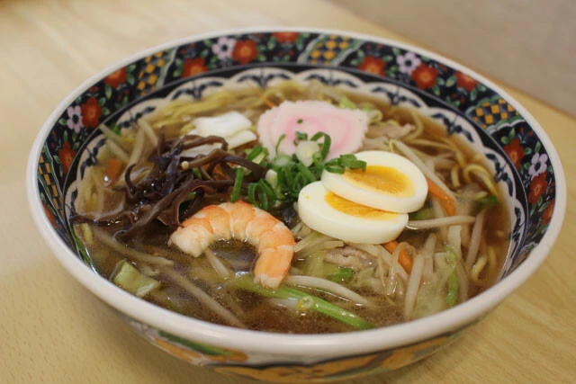 1948年に創業し、古くから地元民に愛されてきた『丸山ちゃんぽん』の八幡浜ちゃんぽん