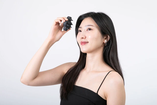 私は「ウカ」のスカルプブラシを愛用中