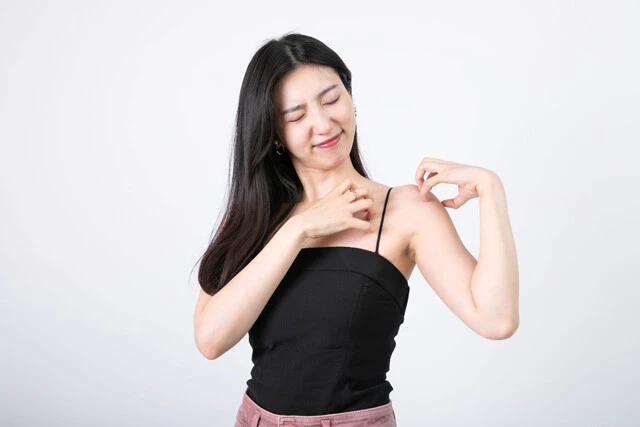 中年男性の「体のかゆみ」の正体って？薬剤師が選ぶ保湿アイテム２選【健康サディスティック♡】