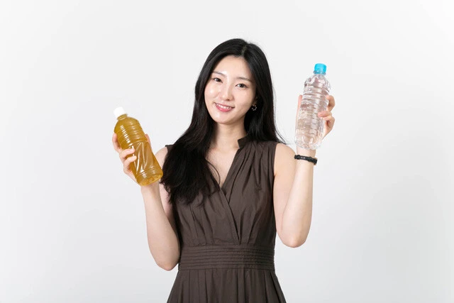 暑い日の水分補給って結局何がいいの？ 現役薬剤師が解説【健康サディスティック♡】