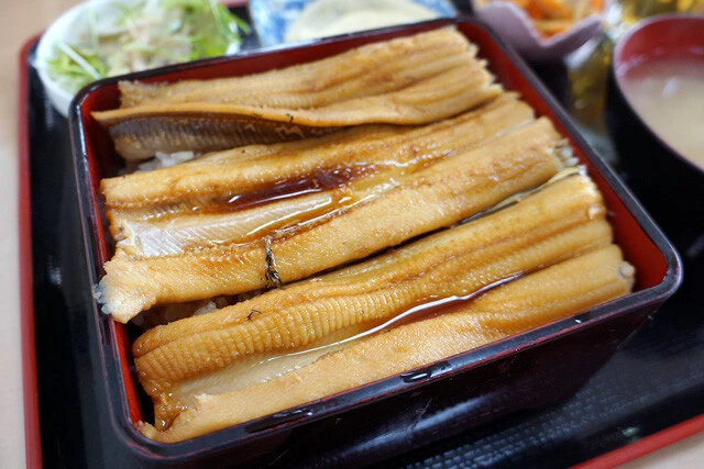 【煮穴子重＆穴子天】千葉県木更津市の海辺食堂で穴子づくしのランチを大満喫：パリッコ『今週のハマりメシ』第69回 