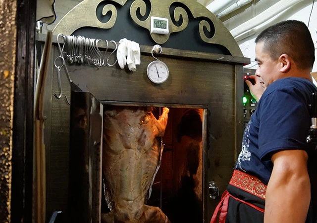 厨房の奥にある専用の釜