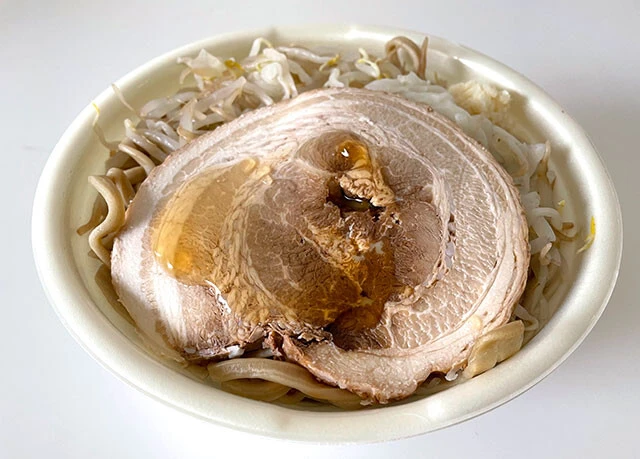 第2位　とみ田監修デカ豚ラーメンニンニク増し／セブン-イレブン（680円）