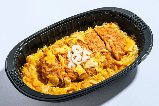 (22)冷凍 完全メシ かつ丼(日清食品)798円/かつおだしに濃口醤油で仕上げたカツ丼。「カツオの香りがしっかり利いている。美味」(クック氏)