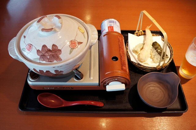 「大海老天鍋焼きうどん」(1318円)