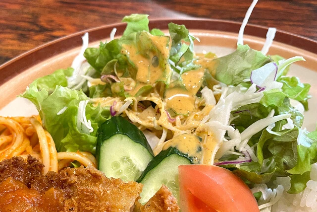 しゃきしゃき感が嬉しいサラダ