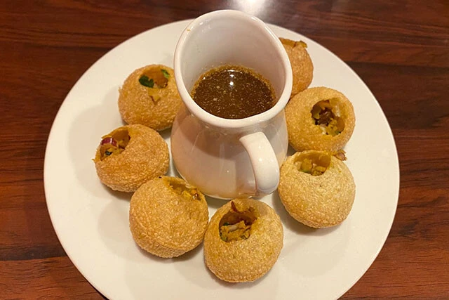 「パニプリ」不思議な丸いスナックの中に異国の味が詰まっています