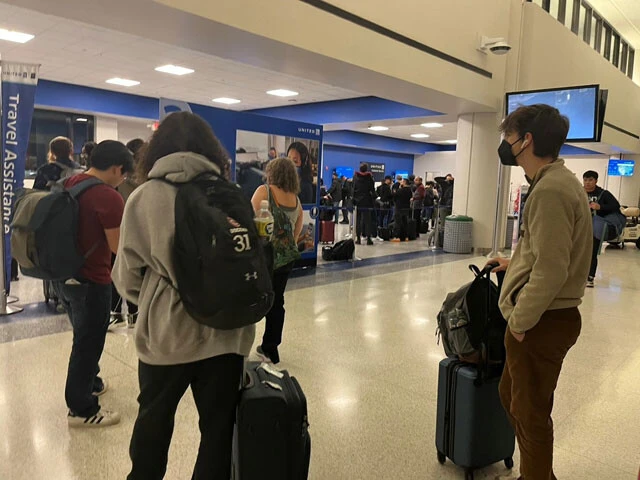 エアリンガス航空の突然の欠航に戸惑う搭乗者たち