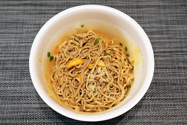 市販のキムチの素のような濃厚ダレが特徴の異端フレーバー。辛みと塩味が強く粗削りだがうまみたっぷり。今後の進化に可能性を感じる一杯!