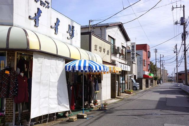なんともいい雰囲気の商店街