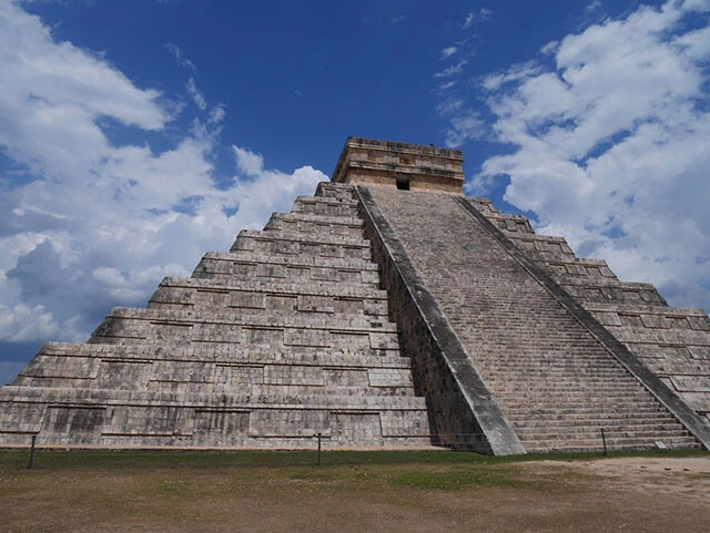 マヤ文明の都市遺跡「チチェン・イッツァ」（世界遺産）