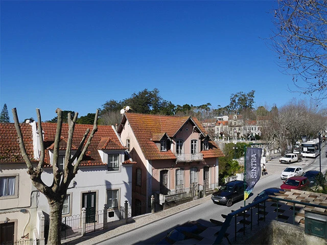 ロカ岬へ行く時に経由するのはリスボン郊外の世界遺産の街シントラ