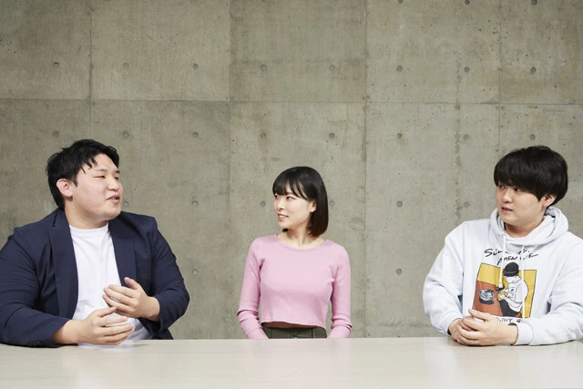 二郎に行く際の必須道具を聞いたところ、清水さんはティッシュ、ウエットティッシュ、ブレスケアの三種の神器、SUSURUさんは特茶、Yomiさんは黒ウーロン茶を挙げてくれた