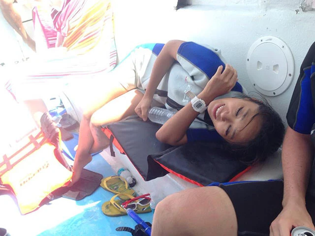 船酔いでヒドイお顔ですがジンベイザメに会えた安堵に笑みがこぼれます