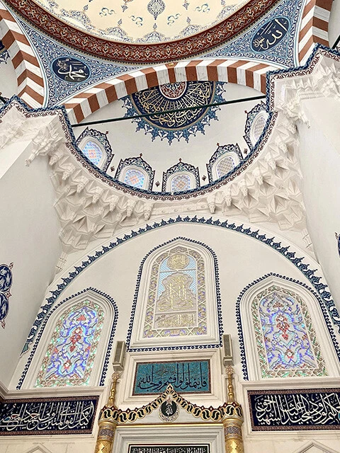 精巧なステンドグラス