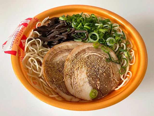 第8位　炊き出しガラスープの豚骨ラーメン／ファミリーマート（598円）