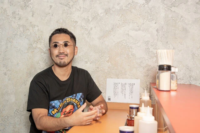 埼玉で4年以上営業し、昨年移転してきた「油そば鈴の木」。次々とテナントが入れ替わる物件だと知りながら、あえて挑戦したというりゅう社長